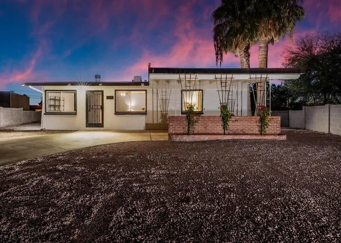 Pool, Hot Tub, 3 Bedroom 3 Ba, Huge Yard, Fenced *
