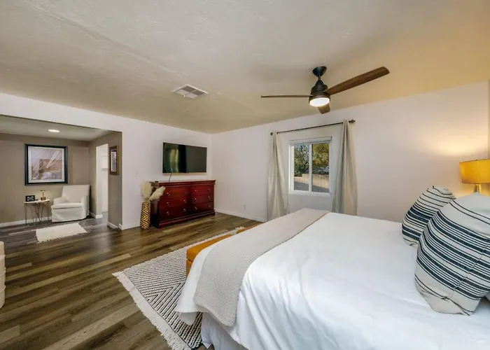 Сasa de vacaciones Pool, Hot Tub, 3 Bedroom 3 Ba, Huge Yard, Fenced Tucson