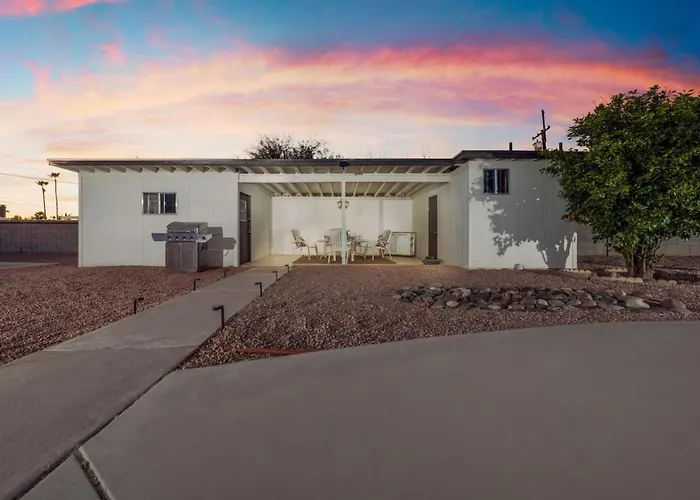 Pool, Hot Tub, 3 Bedroom 3 Ba, Huge Yard, Fenced *