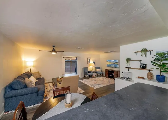 Pool, Hot Tub, 3 Bedroom 3 Ba, Huge Yard, Fenced * Tucson